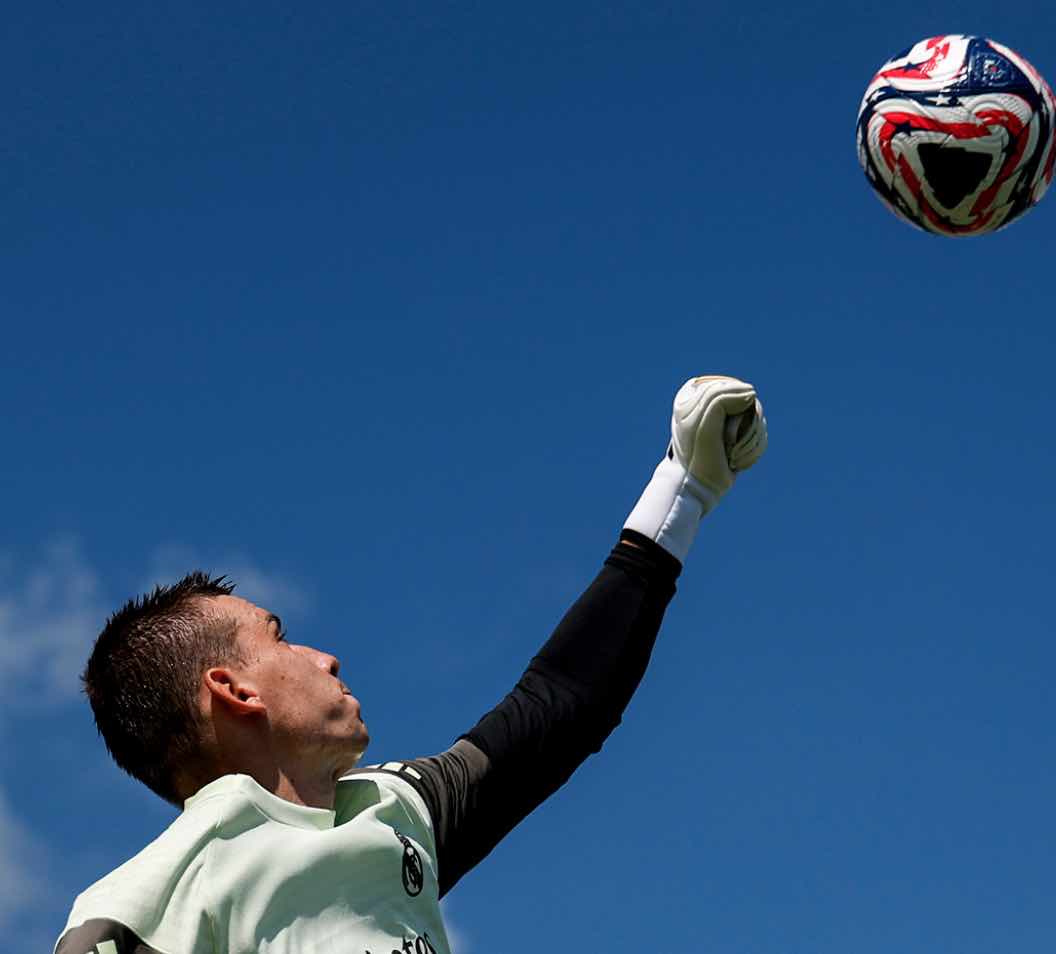 AlexanderArnold and Huijsen complete first session