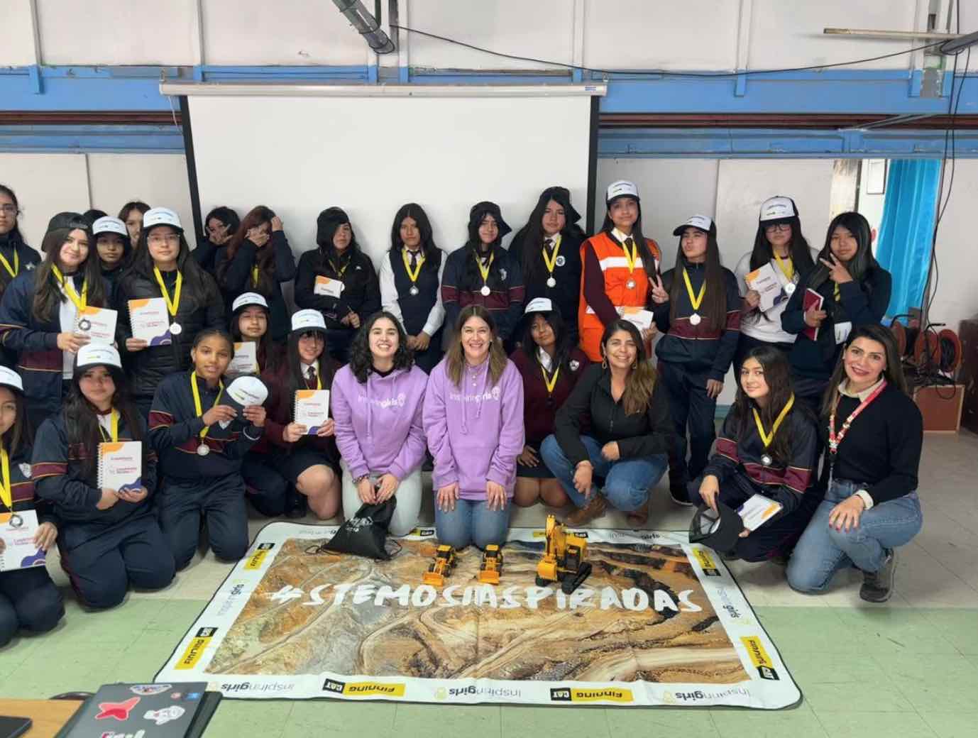 Mas de 200 estudiantes exploraron tecnologia en talleres STEM