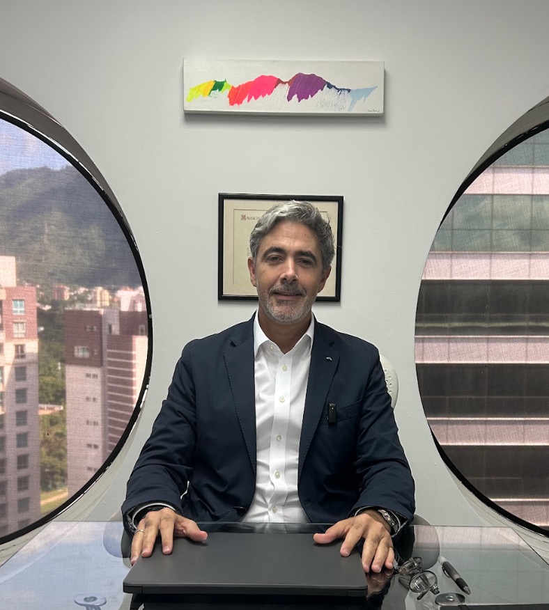 Activo Banco Universal inicia nueva etapa de modernizacion