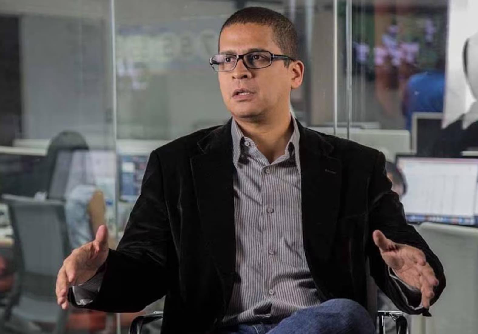 Evans se suma a lista de comunicadores perseguidos